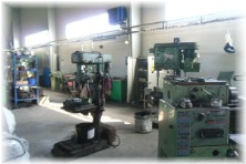 Firma BZN s.r.o.- výrobní hala - strojní vybavení - vrtačky